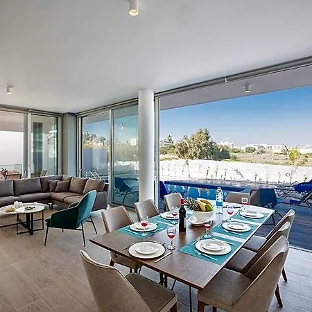 Prol17, Exquisite 5bdr With Pool, Close To Fig Tree Bay