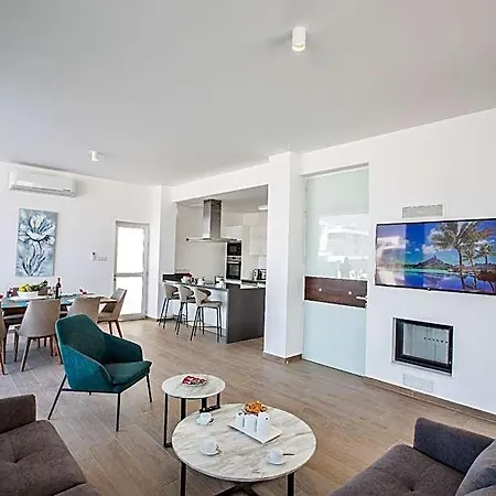 Prol17, Exquisite 5bdr With Pool, Close To Fig Tree Bay Hotel