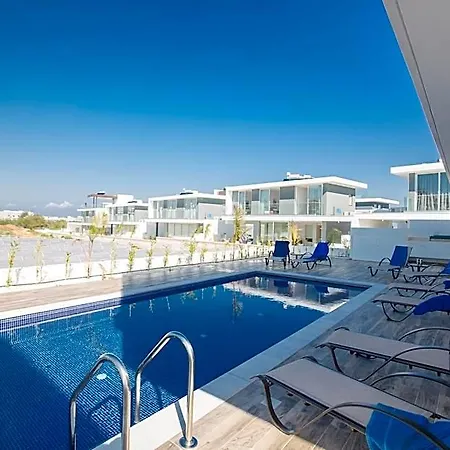 Prol17, Exquisite 5bdr With Pool, Close To Fig Tree Bay Protaras