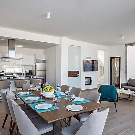 Prol17, Exquisite 5bdr With Pool, Close To Fig Tree Bay Hotel 3*