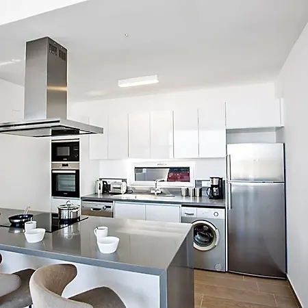 Hotel Prol17, Exquisite 5bdr With Pool, Close To Fig Tree Bay Protaras