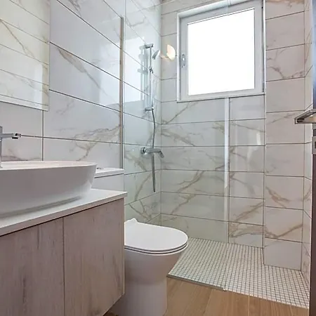 Prol17, Exquisite 5bdr With Pool, Close To Fig Tree Bay Protaras
